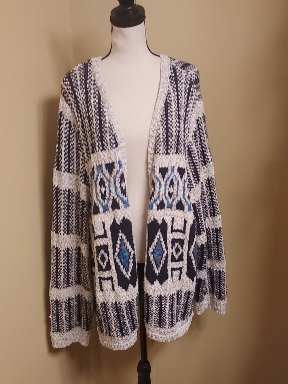 New Directions Navy and Cream Open-Front Geometric Cardigan